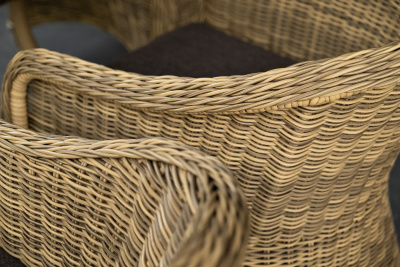 "Равенна" плетеное кресло из искусственного ротанга, цвет соломенный с серо-коричневой подушкой