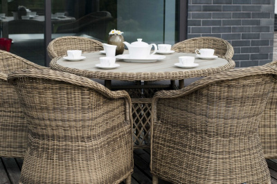 "Равенна" плетеное кресло из искусственного ротанга, цвет соломенный с серо-коричневой подушкой