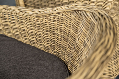 "Равенна" плетеное кресло из искусственного ротанга, цвет соломенный с серо-коричневой подушкой