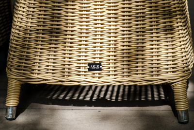 "Равенна" плетеное кресло из искусственного ротанга, цвет соломенный с серо-коричневой подушкой