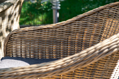 "Равенна" плетеное кресло из искусственного ротанга, цвет соломенный с серо-коричневой подушкой